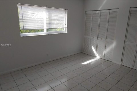 Condo in Fort Lauderdale, Florida, 1 bedroom  № 1860101 - photo 13