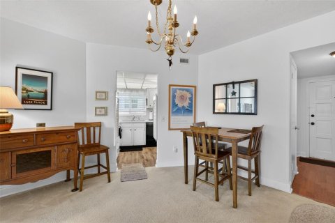 Condo in Saint Petersburg, Florida, 1 bedroom  № 2195530 - photo 16