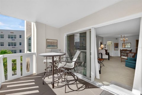 Condo in Saint Petersburg, Florida, 1 bedroom  № 2195530 - photo 8