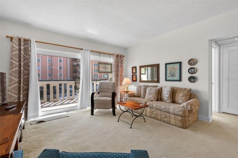 Condo in Saint Petersburg, Florida, 1 bedroom  № 2195530 - photo 10