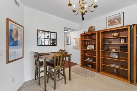 Condo in Saint Petersburg, Florida, 1 bedroom  № 2195530 - photo 13