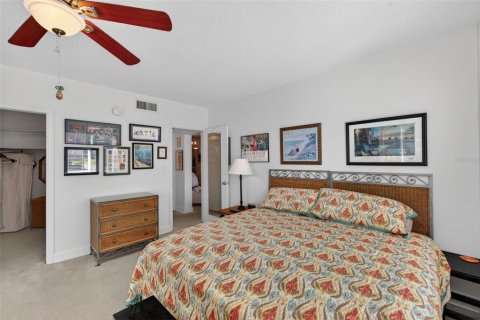 Condo in Saint Petersburg, Florida, 1 bedroom  № 2195530 - photo 21