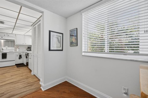 Condo in Saint Petersburg, Florida, 1 bedroom  № 2195530 - photo 30