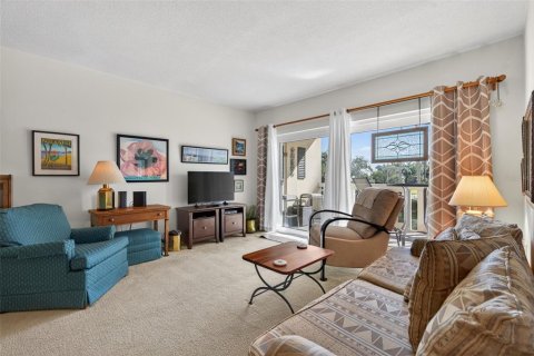 Condo in Saint Petersburg, Florida, 1 bedroom  № 2195530 - photo 9