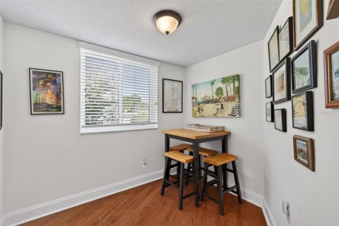 Condo in Saint Petersburg, Florida, 1 bedroom  № 2195530 - photo 29