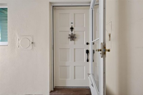 Condo in Saint Petersburg, Florida, 1 bedroom  № 2195530 - photo 2