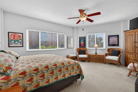Condo in Saint Petersburg, Florida, 1 bedroom  № 2195530 - photo 17