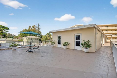 Condo in Saint Petersburg, Florida, 1 bedroom  № 2195530 - photo 5