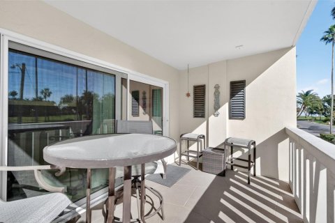 Condo in Saint Petersburg, Florida, 1 bedroom  № 2195530 - photo 7