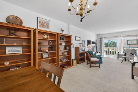 Condo in Saint Petersburg, Florida, 1 bedroom  № 2195530 - photo 15