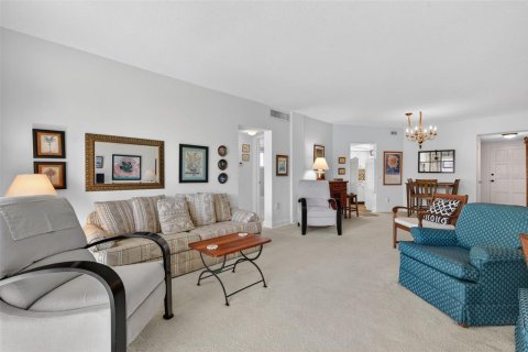 Condo in Saint Petersburg, Florida, 1 bedroom  № 2195530 - photo 11