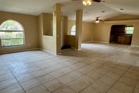 Villa ou maison à louer à Ocala, Floride: 3 chambres, 201.32 m2 № 1833195 - photo 9