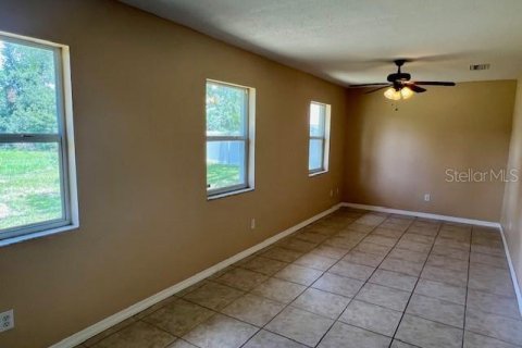 Villa ou maison à louer à Ocala, Floride: 3 chambres, 201.32 m2 № 1833195 - photo 8