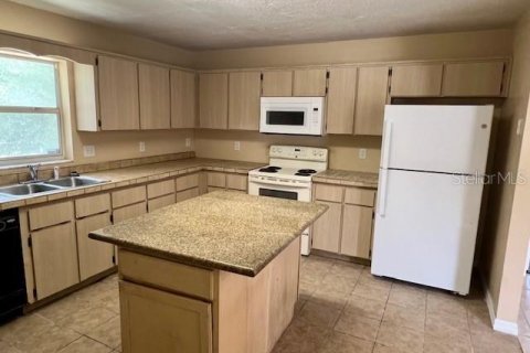 Villa ou maison à louer à Ocala, Floride: 3 chambres, 201.32 m2 № 1833195 - photo 5