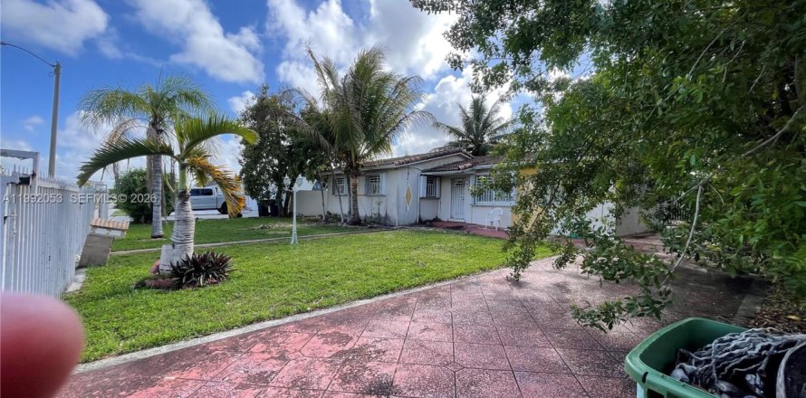 Дом в Майами, Флорида 3 спальни, 121.24м2 № 2052595