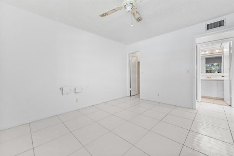 Condo in Delray Beach, Florida, 2 bedrooms  № 2241227 - photo 7
