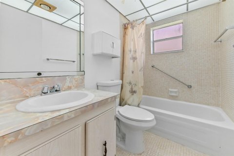 Condo in Delray Beach, Florida, 2 bedrooms  № 2241227 - photo 10