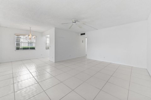 Condo in Delray Beach, Florida, 2 bedrooms  № 2241227 - photo 2