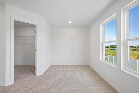 Townhouse in Zephyrhills, Florida 3 bedrooms, 146.14 sq.m. № 2198263 - photo 27