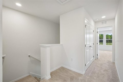 Townhouse in Zephyrhills, Florida 3 bedrooms, 146.14 sq.m. № 2198263 - photo 13