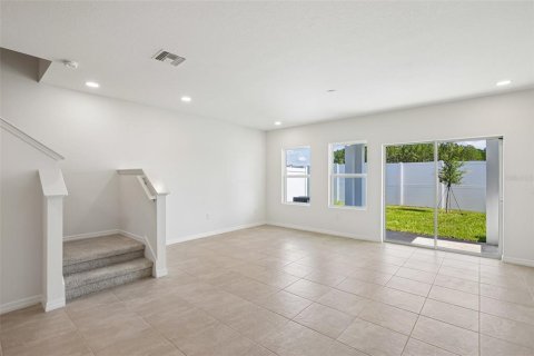 Townhouse in Zephyrhills, Florida 3 bedrooms, 146.14 sq.m. № 2198263 - photo 6
