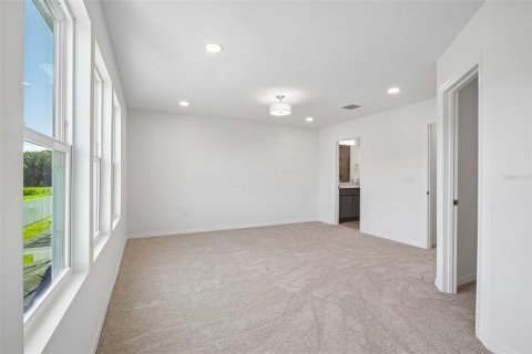 Townhouse in Zephyrhills, Florida 3 bedrooms, 146.14 sq.m. № 2198263 - photo 18