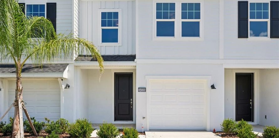 Townhouse in Zephyrhills, Florida 3 bedrooms, 146.14 sq.m. № 2198263