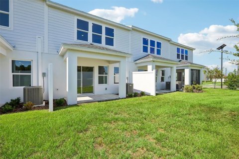 Townhouse in Zephyrhills, Florida 3 bedrooms, 146.14 sq.m. № 2198263 - photo 30