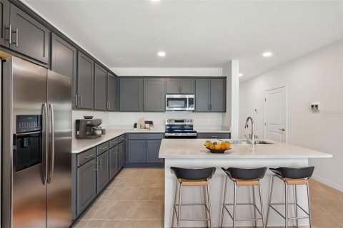 Townhouse in Zephyrhills, Florida 3 bedrooms, 146.14 sq.m. № 2198263 - photo 8