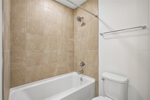 Townhouse in Zephyrhills, Florida 3 bedrooms, 146.14 sq.m. № 2198263 - photo 25