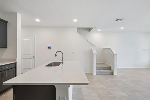 Townhouse in Zephyrhills, Florida 3 bedrooms, 146.14 sq.m. № 2198263 - photo 11