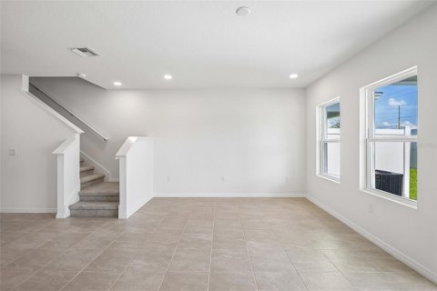 Townhouse in Zephyrhills, Florida 3 bedrooms, 146.14 sq.m. № 2198263 - photo 7