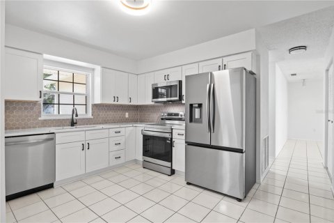 Villa ou maison à vendre à DeLand, Floride: 3 chambres, 185.99 m2 № 2100205 - photo 2