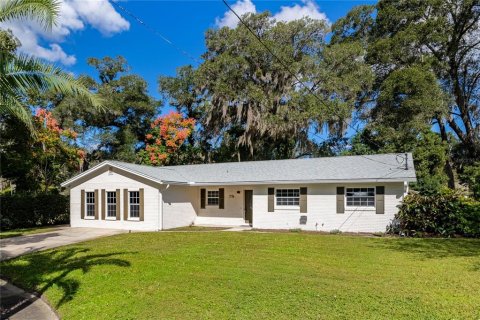 House in DeLand, Florida 3 bedrooms, 185.99 sq.m. № 2100205