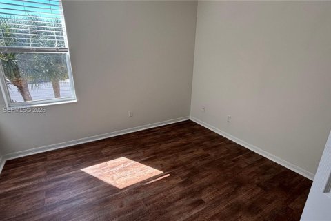 Купить виллу или дом в Истеро, Флорида 3 спальни, № 2006370 - фото 4