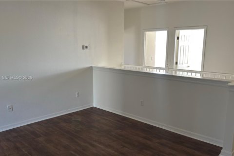 Купить виллу или дом в Истеро, Флорида 3 спальни, № 2006370 - фото 7