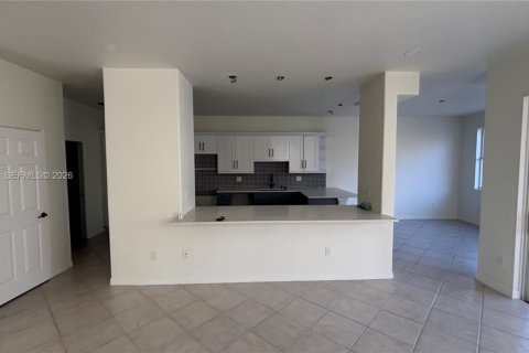 Купить виллу или дом в Истеро, Флорида 3 спальни, № 2006370 - фото 9