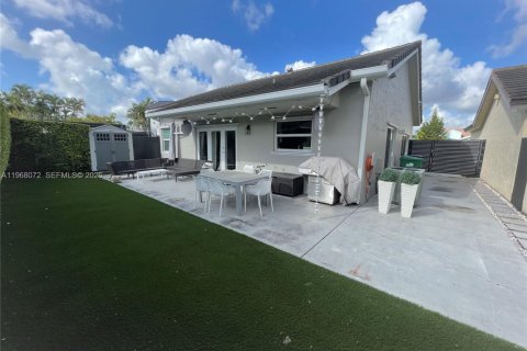 Casa en alquiler en Miami, Florida, 3 dormitorios, 157.93 m2 № 2029300 - foto 16
