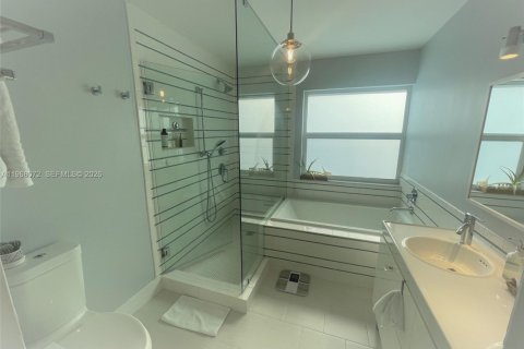 Casa en alquiler en Miami, Florida, 3 dormitorios, 157.93 m2 № 2029300 - foto 10
