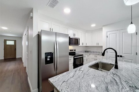 Commercial property in Homosassa, Florida 6 bedrooms, 278.71 sq.m. № 2205530 - photo 9