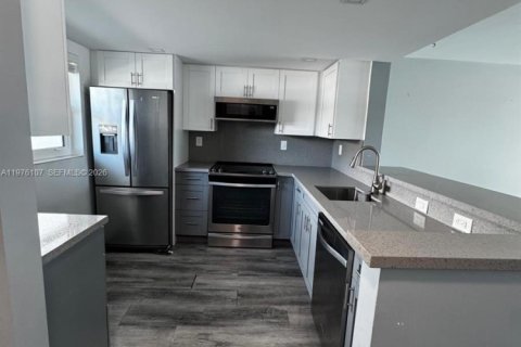 Condominio en North Miami Beach, Florida, 1 dormitorio № 2080038