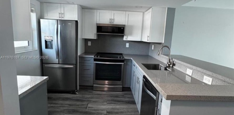 Condominio en North Miami Beach, Florida, 1 dormitorio  № 2080038