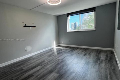 Condominio en alquiler en North Miami Beach, Florida, 1 dormitorio, 77.76 m2 № 2080038 - foto 14