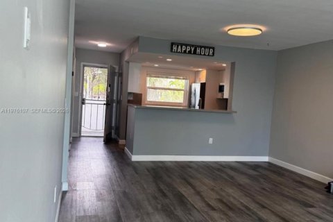 Condominio en alquiler en North Miami Beach, Florida, 1 dormitorio, 77.76 m2 № 2080038 - foto 11