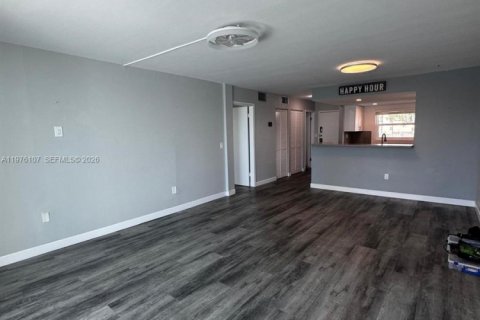 Condominio en alquiler en North Miami Beach, Florida, 1 dormitorio, 77.76 m2 № 2080038 - foto 10