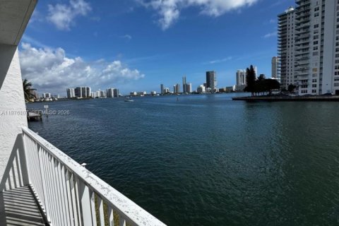 Condominio en alquiler en North Miami Beach, Florida, 1 dormitorio, 77.76 m2 № 2080038 - foto 4