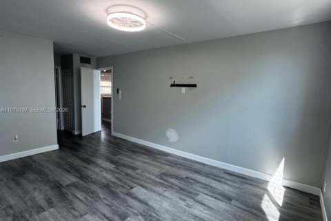 Condominio en alquiler en North Miami Beach, Florida, 1 dormitorio, 77.76 m2 № 2080038 - foto 15