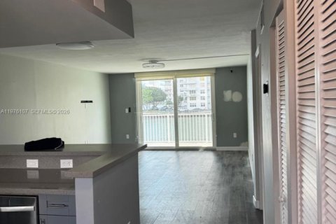 Condominio en alquiler en North Miami Beach, Florida, 1 dormitorio, 77.76 m2 № 2080038 - foto 6