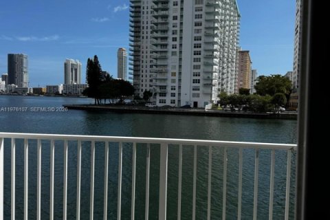 Condominio en alquiler en North Miami Beach, Florida, 1 dormitorio, 77.76 m2 № 2080038 - foto 3