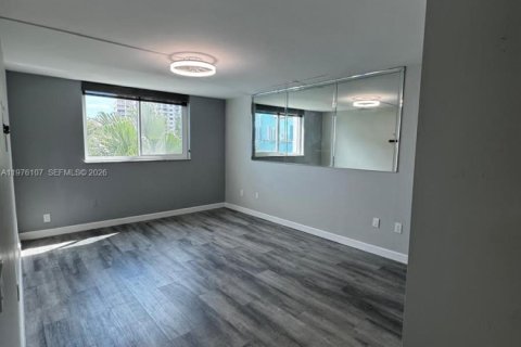 Condominio en alquiler en North Miami Beach, Florida, 1 dormitorio, 77.76 m2 № 2080038 - foto 13
